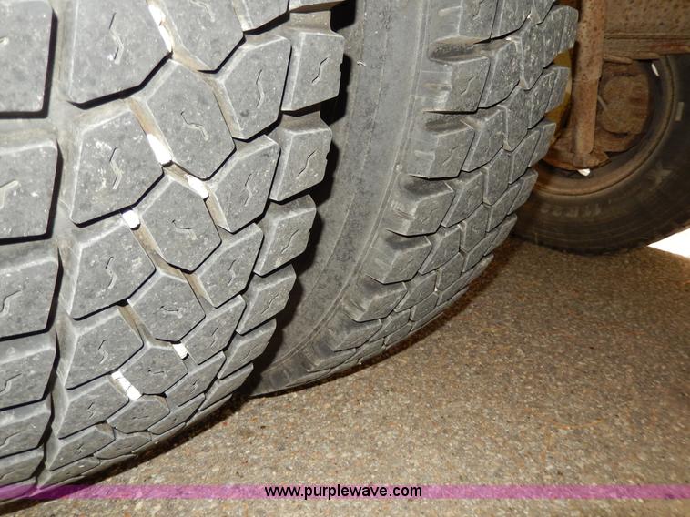 image for item D8094 1996 Blue Bird TC2000 school bus