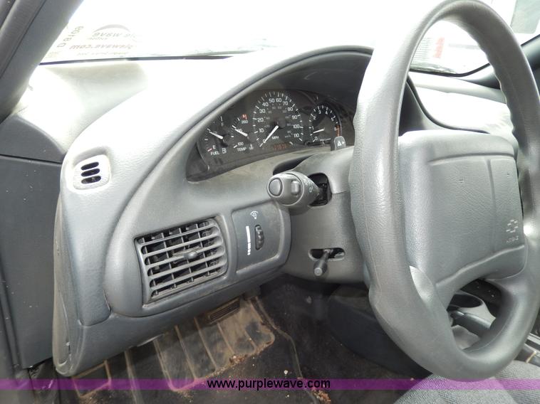 image for item D8109 2001 Chevrolet Cavalier