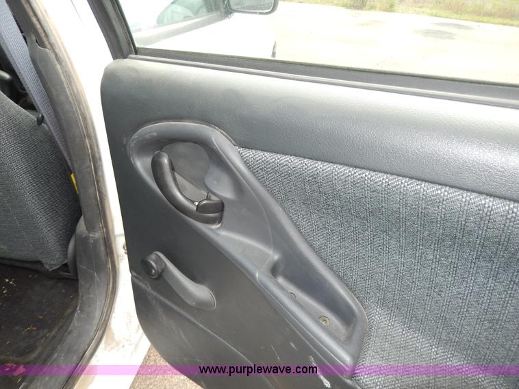 image for item D8109 2001 Chevrolet Cavalier