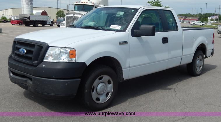 image for item D8110 2007 Ford F150 XL SuperCab pickup truck