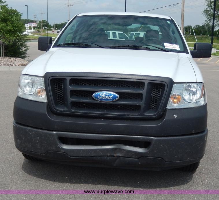 image for item D8110 2007 Ford F150 XL SuperCab pickup truck
