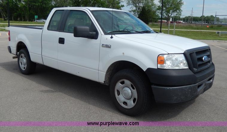 image for item D8110 2007 Ford F150 XL SuperCab pickup truck