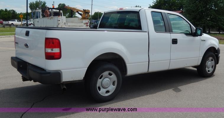 image for item D8110 2007 Ford F150 XL SuperCab pickup truck