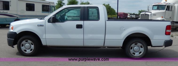 image for item D8110 2007 Ford F150 XL SuperCab pickup truck