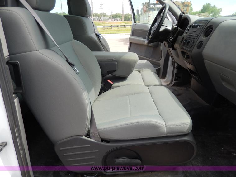 image for item D8110 2007 Ford F150 XL SuperCab pickup truck