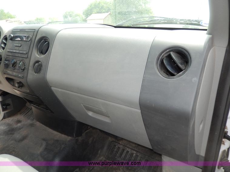 image for item D8110 2007 Ford F150 XL SuperCab pickup truck