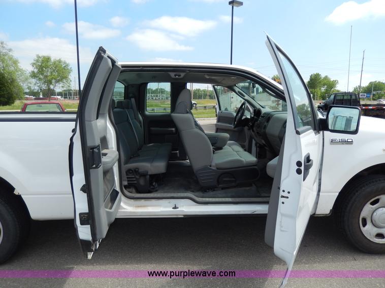 image for item D8110 2007 Ford F150 XL SuperCab pickup truck