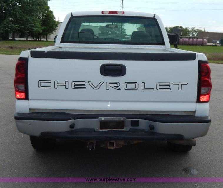 image for item D8111 2006 Chevrolet Silverado 1500 Extended Cab pickup truck