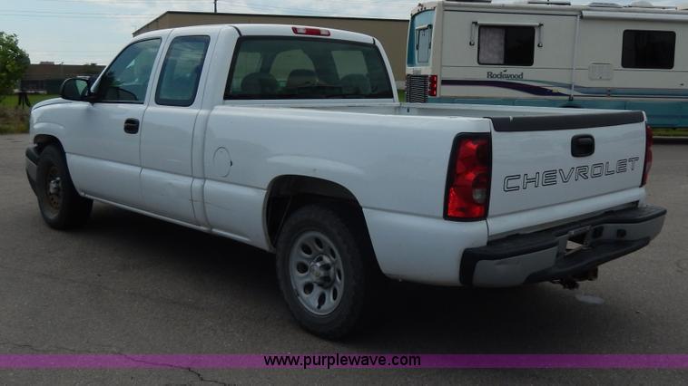 image for item D8111 2006 Chevrolet Silverado 1500 Extended Cab pickup truck
