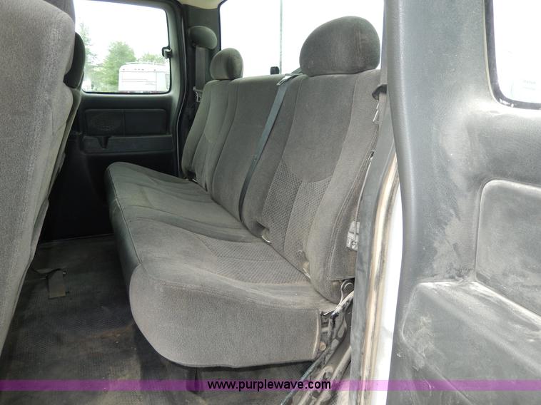 image for item D8111 2006 Chevrolet Silverado 1500 Extended Cab pickup truck