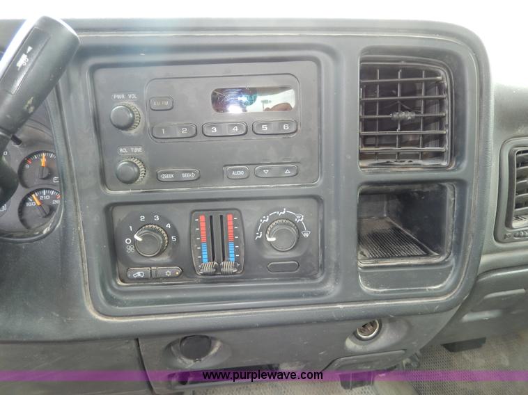 image for item D8111 2006 Chevrolet Silverado 1500 Extended Cab pickup truck