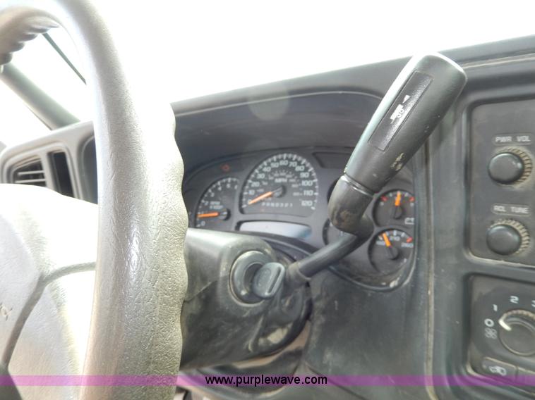 image for item D8111 2006 Chevrolet Silverado 1500 Extended Cab pickup truck