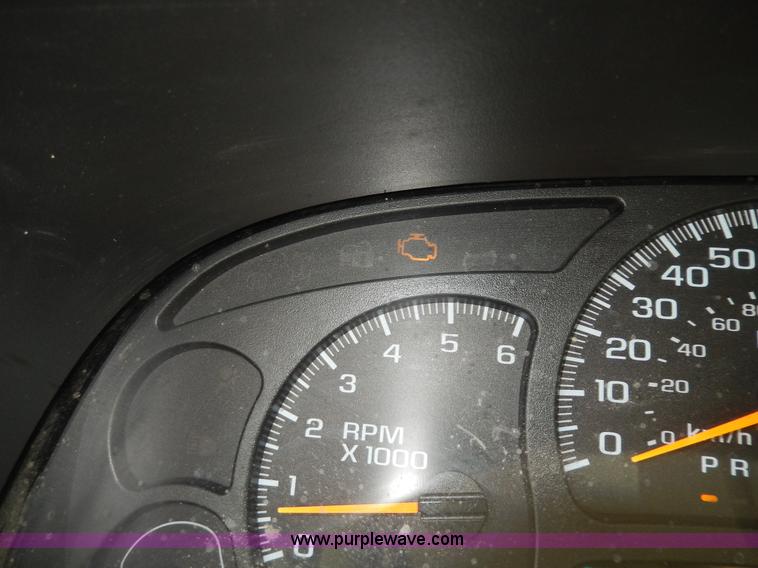 image for item D8111 2006 Chevrolet Silverado 1500 Extended Cab pickup truck