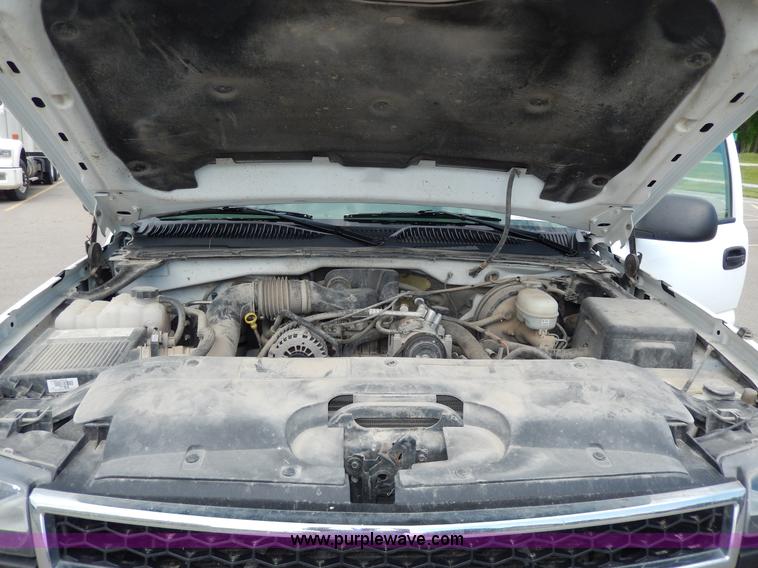 image for item D8111 2006 Chevrolet Silverado 1500 Extended Cab pickup truck