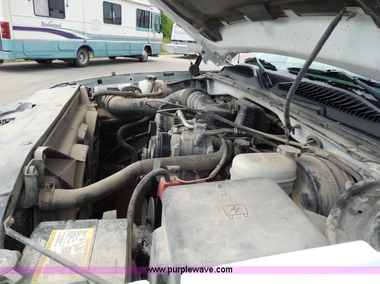 image for item D8111 2006 Chevrolet Silverado 1500 Extended Cab pickup truck