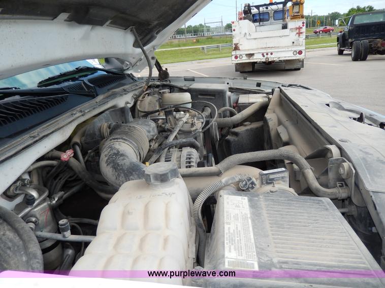 image for item D8111 2006 Chevrolet Silverado 1500 Extended Cab pickup truck