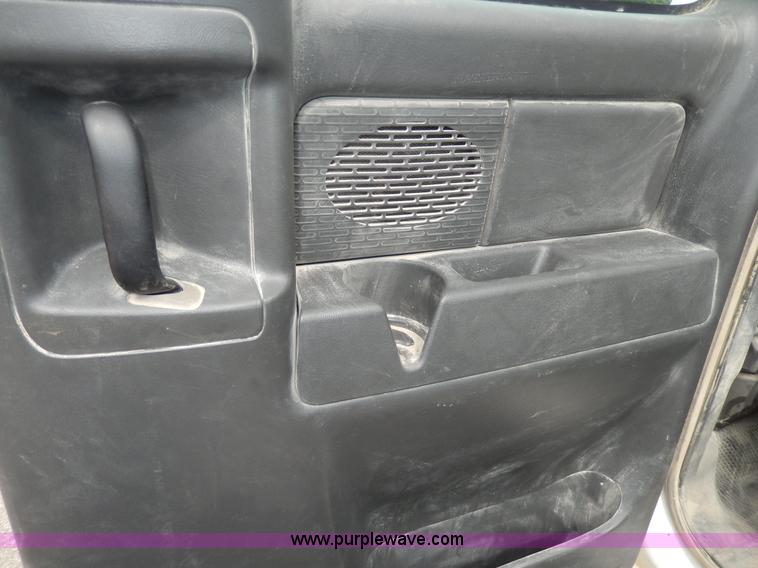 image for item D8111 2006 Chevrolet Silverado 1500 Extended Cab pickup truck