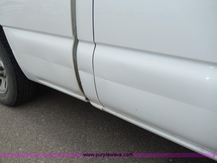 image for item D8111 2006 Chevrolet Silverado 1500 Extended Cab pickup truck