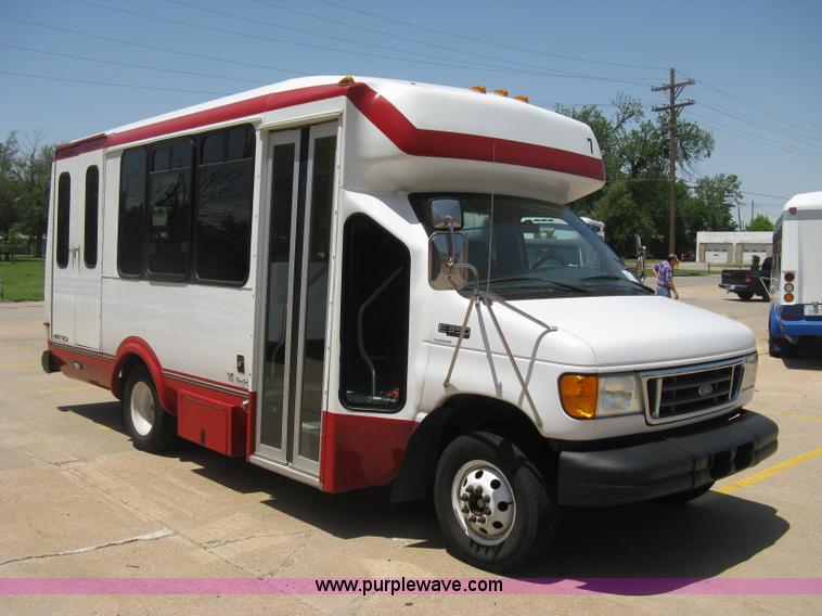 image for item D8361 2005 Ford E350 Aero Tech transit bus