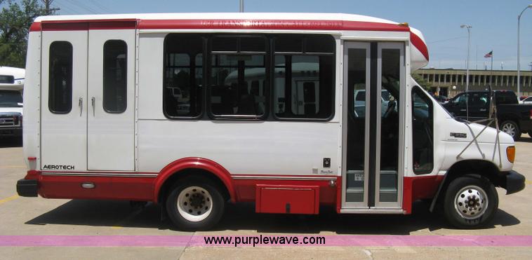 image for item D8361 2005 Ford E350 Aero Tech transit bus