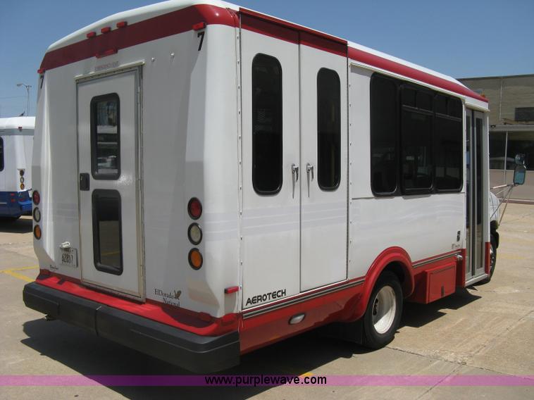 image for item D8361 2005 Ford E350 Aero Tech transit bus