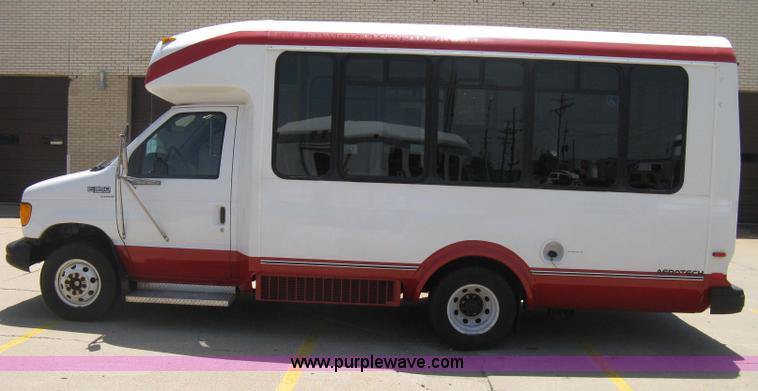 image for item D8361 2005 Ford E350 Aero Tech transit bus