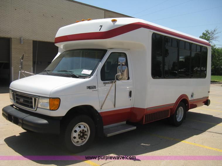 image for item D8361 2005 Ford E350 Aero Tech transit bus