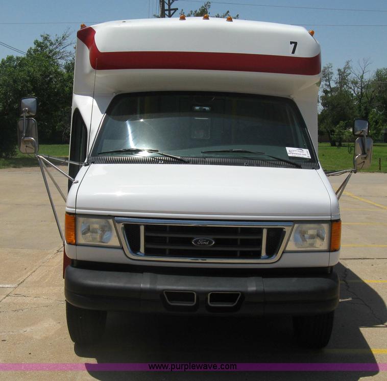 image for item D8361 2005 Ford E350 Aero Tech transit bus