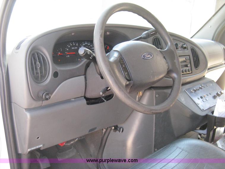 image for item D8361 2005 Ford E350 Aero Tech transit bus