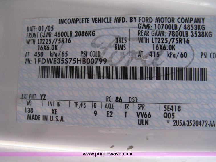 image for item D8361 2005 Ford E350 Aero Tech transit bus