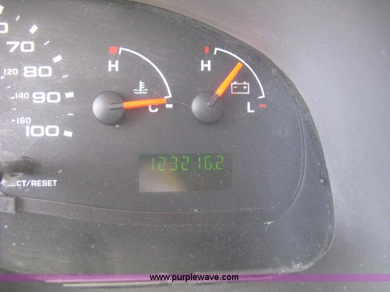 image for item D8361 2005 Ford E350 Aero Tech transit bus