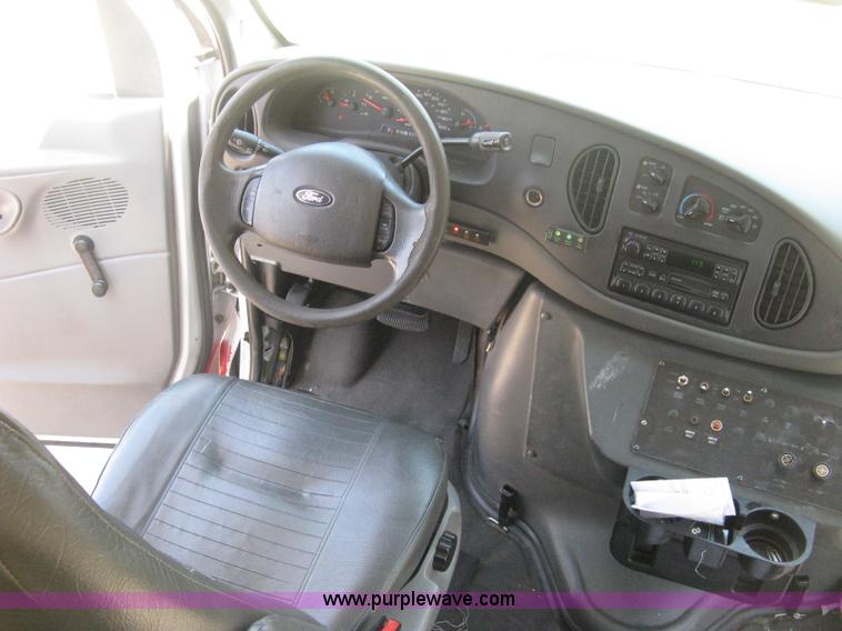 image for item D8361 2005 Ford E350 Aero Tech transit bus