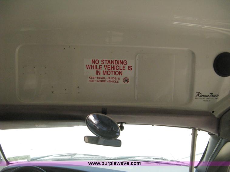 image for item D8361 2005 Ford E350 Aero Tech transit bus