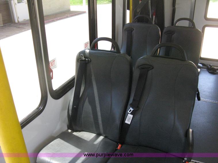 image for item D8361 2005 Ford E350 Aero Tech transit bus