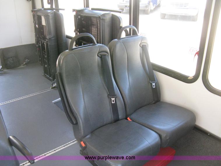 image for item D8361 2005 Ford E350 Aero Tech transit bus