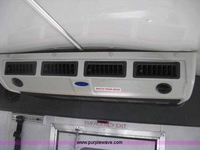 image for item D8361 2005 Ford E350 Aero Tech transit bus