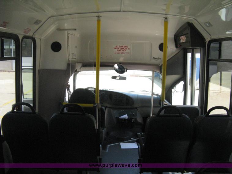 image for item D8361 2005 Ford E350 Aero Tech transit bus