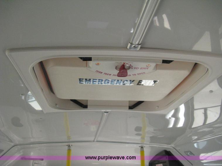 image for item D8361 2005 Ford E350 Aero Tech transit bus