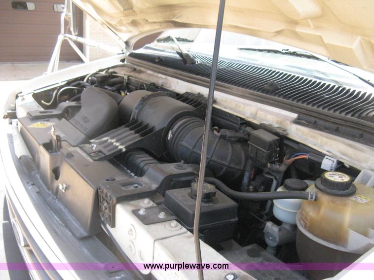 image for item D8361 2005 Ford E350 Aero Tech transit bus
