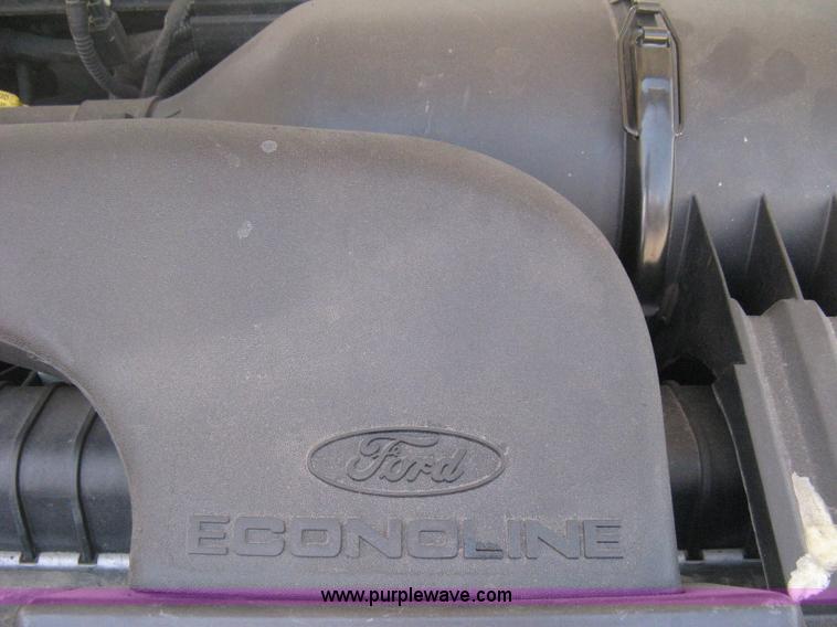 image for item D8361 2005 Ford E350 Aero Tech transit bus