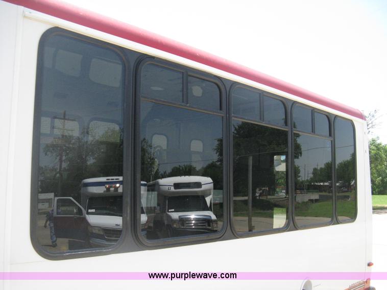 image for item D8361 2005 Ford E350 Aero Tech transit bus