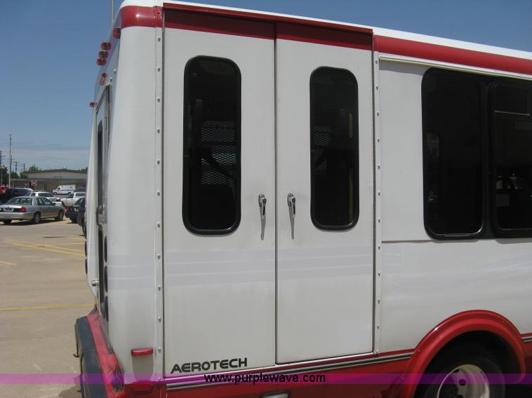 image for item D8361 2005 Ford E350 Aero Tech transit bus