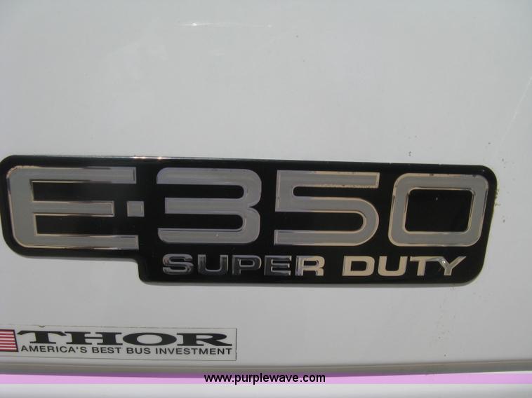 image for item D8361 2005 Ford E350 Aero Tech transit bus