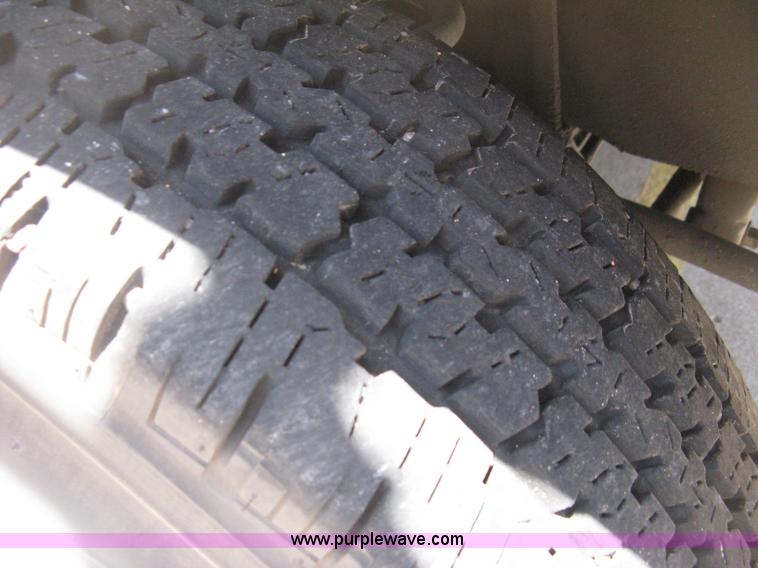 image for item D8361 2005 Ford E350 Aero Tech transit bus