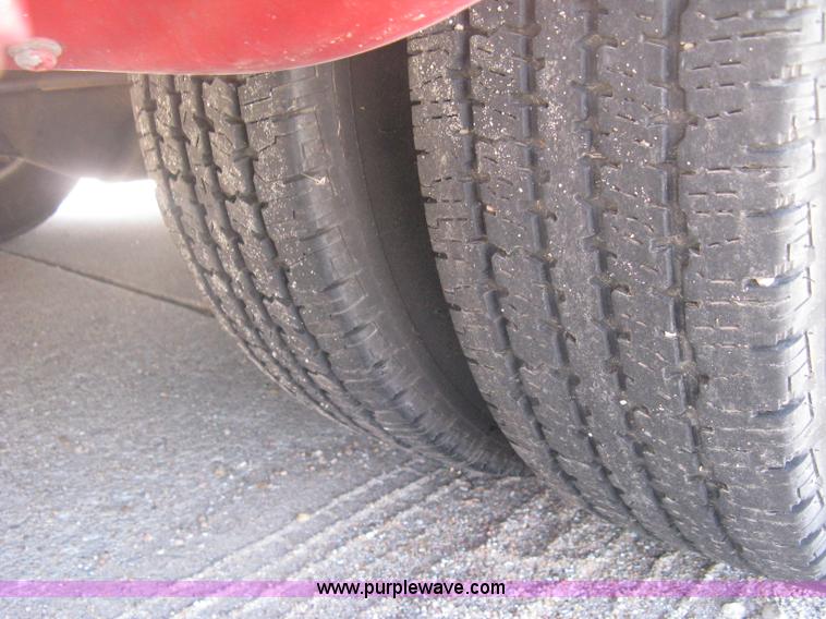 image for item D8361 2005 Ford E350 Aero Tech transit bus