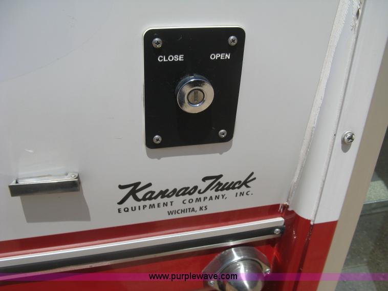 image for item D8361 2005 Ford E350 Aero Tech transit bus