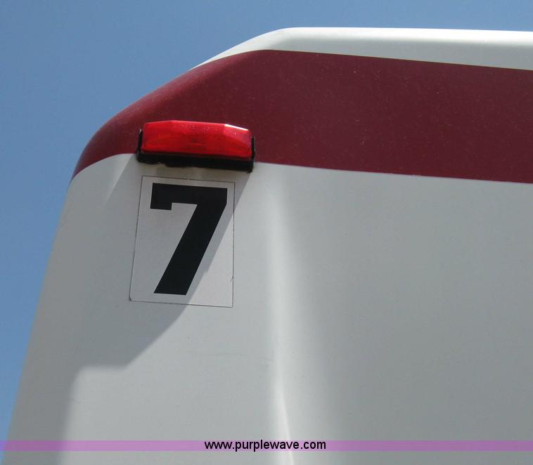 image for item D8361 2005 Ford E350 Aero Tech transit bus