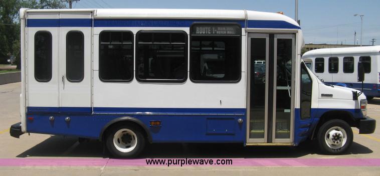 image for item D8364 2008 Ford E450 Super Duty Starcraft transit bus