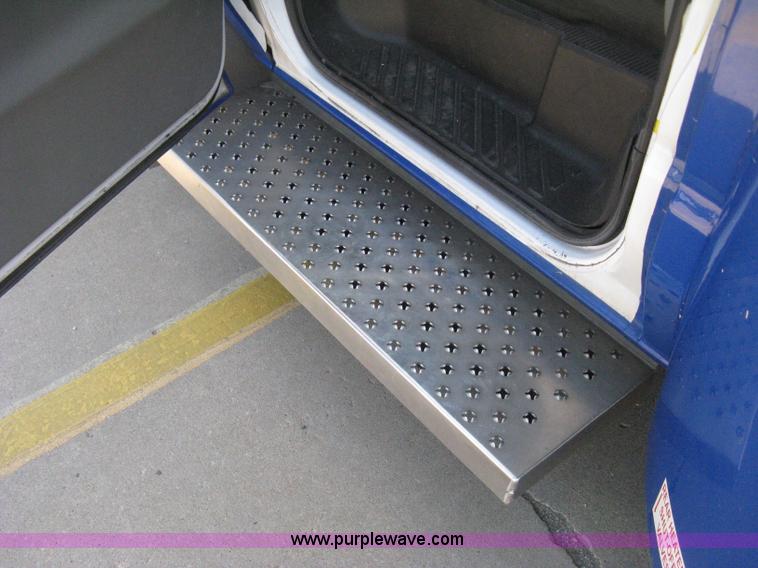 image for item D8364 2008 Ford E450 Super Duty Starcraft transit bus