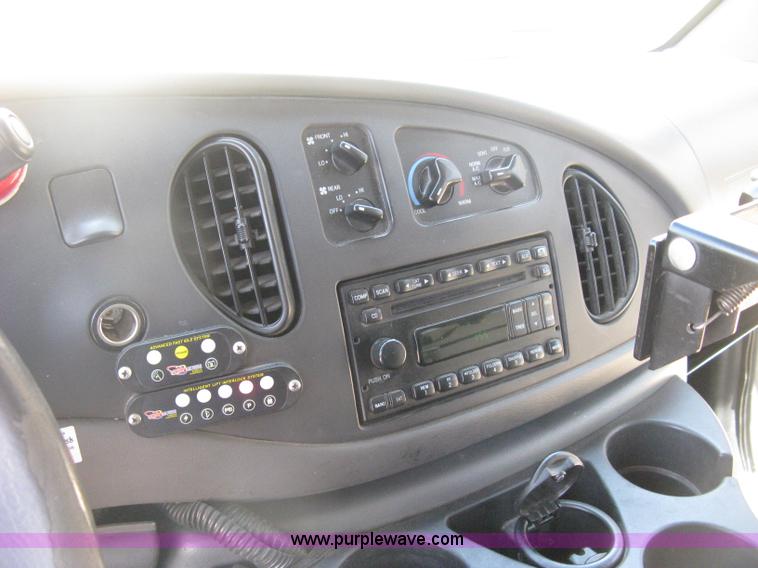 image for item D8364 2008 Ford E450 Super Duty Starcraft transit bus